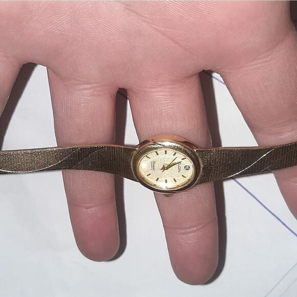 Vintage ladies gold Elgin watch - Picture 3 of 9